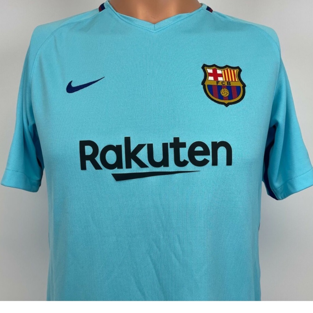COPY - NIKE FC Barcelona 2017/2017 jersey in excellent condition youth size 12/…